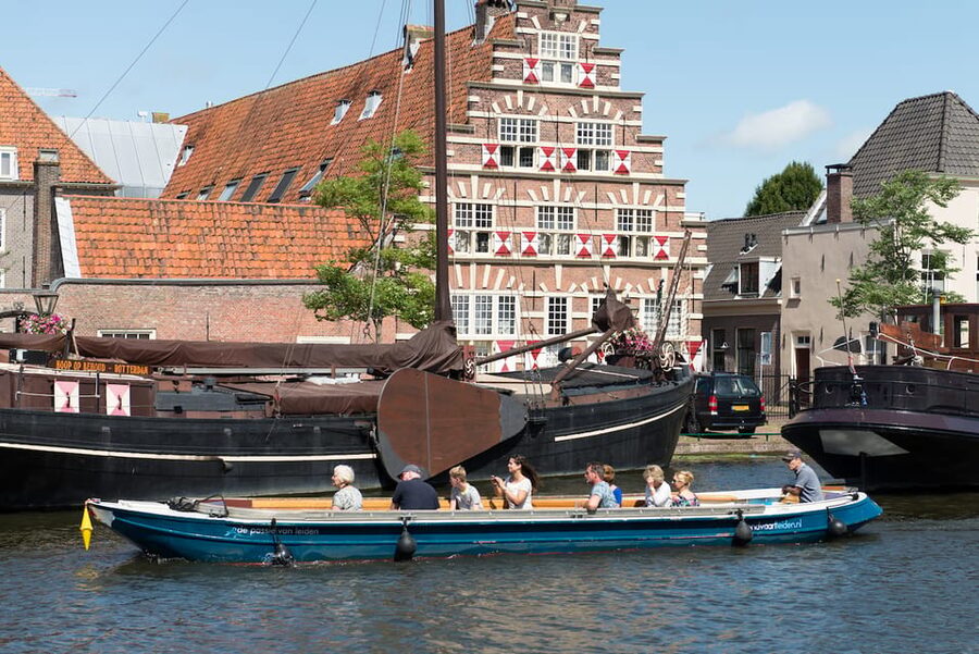 Leiden: Guided City Canal Cruise - City Hall, Hortus Botanicus, and De Lakenhal From the Canal View