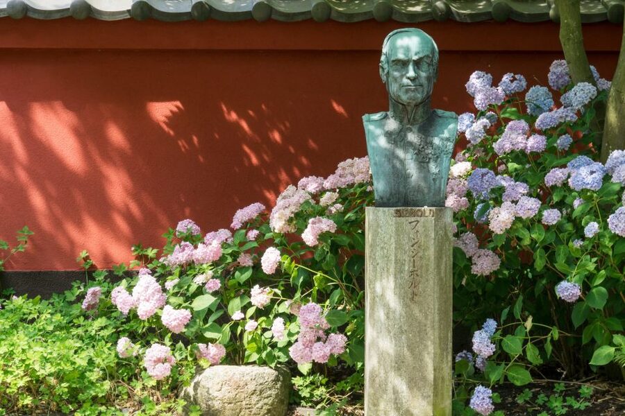 Leiden: Hortus Botanicus Entry Ticket - Japanese Garden: the Netherlands and Japan plant exchange story