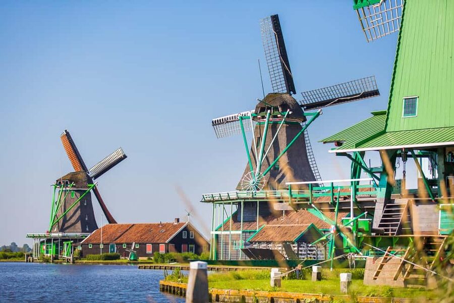 Marken, Volendam, and Edam Full-Day Tour from Amsterdam - Volendam and the kind of free time you can actually use