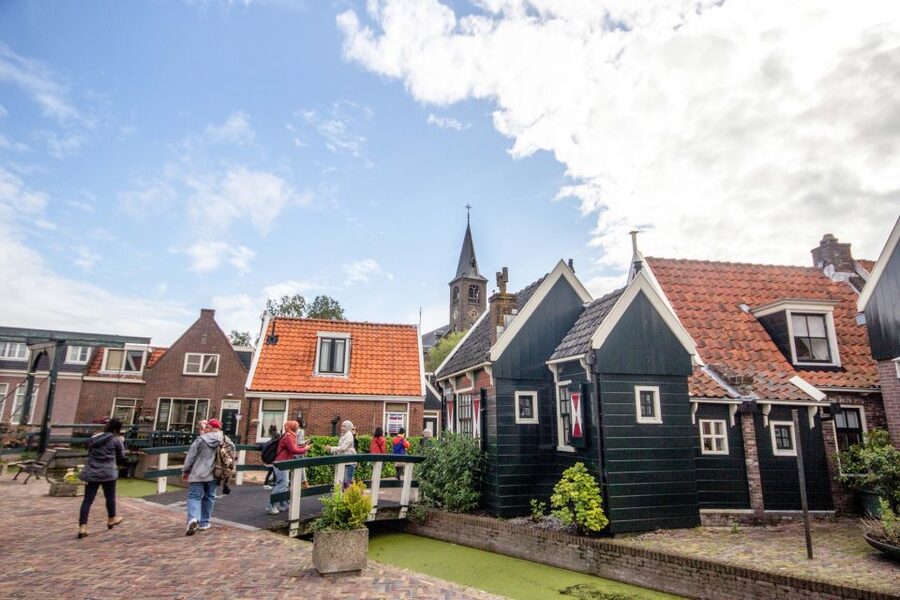 Marken, Volendam and Edam: Private Full-Day Tour - A private day that mixes villages, boats, and cheese