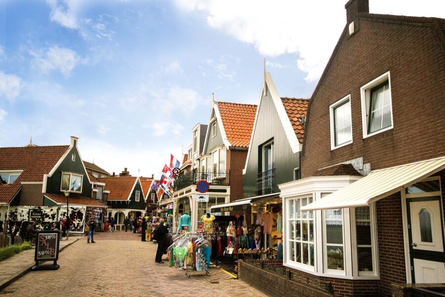 Marken, Volendam and Edam: Private Full-Day Tour - Volendam: fisherman village streets, fish auction history, and cheese tasting