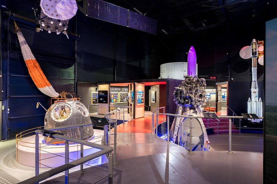 Noordwijk: Space Expo Entry Ticket - Touching a meteorite: science you can feel