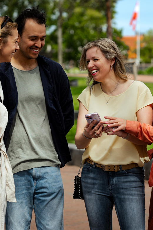 Outside Escape Amsterdam with your friend(s) and have fun! - Outside Escape Amsterdam as a smartphone city escape