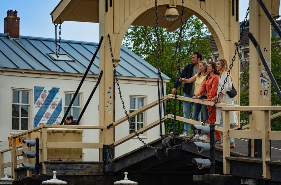 Outside Escape Amsterdam with your friend(s) and have fun! - Museum break or local cafe stop during the game