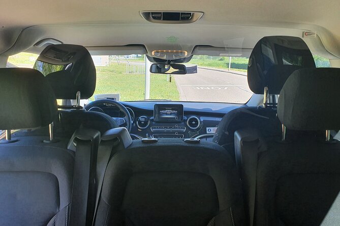 Private Airport Transfer to or from Schiphol Airport - For Departures and Arrivals: Stress-Free Terminal Navigation