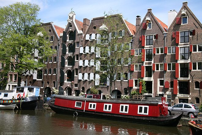 Private Amsterdam Walking Tour - Why the guide can make or break the whole walk
