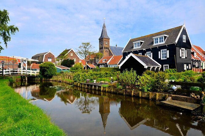 Private Excursion to Zaanse Schans, Edam, Volendam and Marken - Volendam harbor: fresh-air views, lunch decisions, and local shop tips
