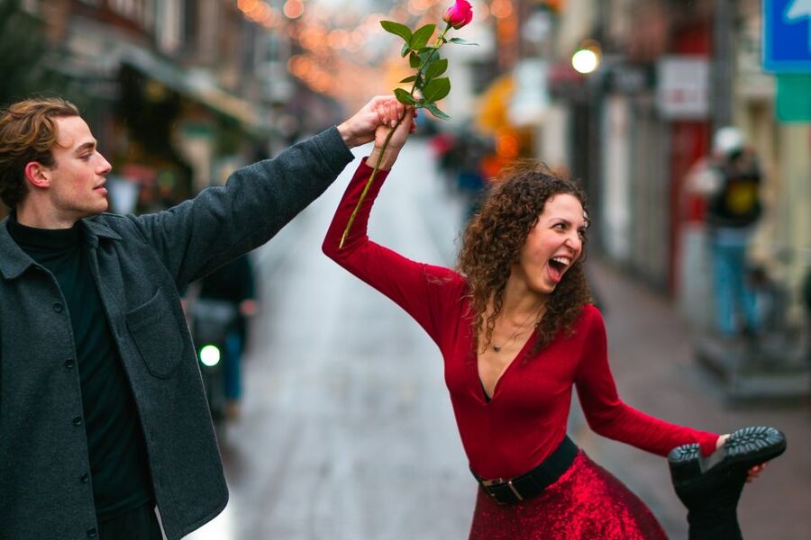 Romantic Photoshoot Experience for Couples in Amsterdam - Should you book this romantic photoshoot in Amsterdam?