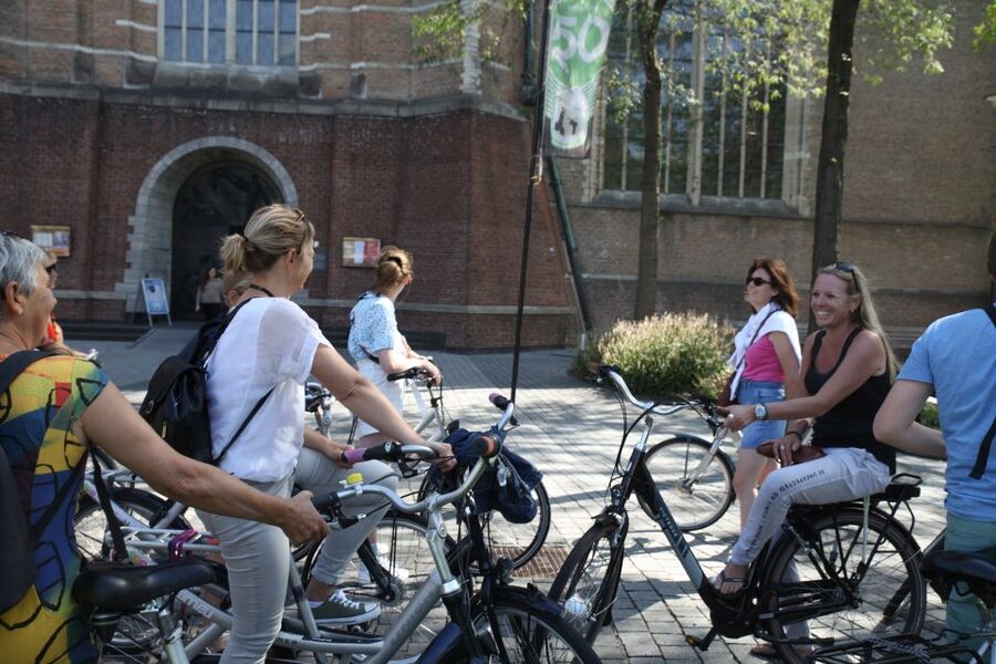 Rotterdam: 2.5-Hour Highlights Bike Tour - Erasmus Bridge, two parks, and museum pass-bys that make your own route easier