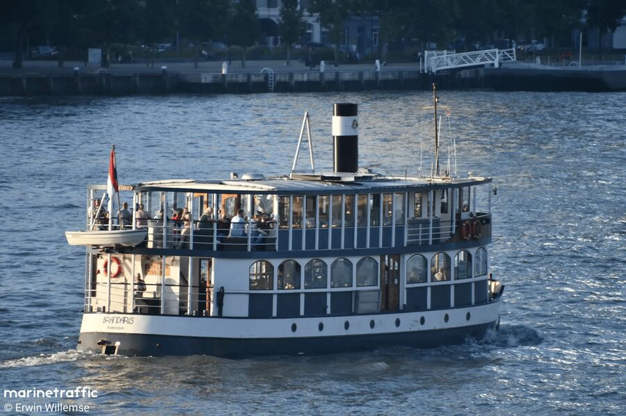 Rotterdam: 2.5-Hour Leckers Boat Cruise and Buffet - Boarding on the Leckers pontoon: timing, rules, and practicalities
