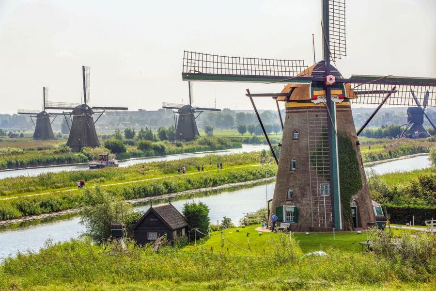 Rotterdam: Kinderdijk UNESCO World Heritage Entry Ticket - How the film, exhibitions, and online audio guide help you read the windmills