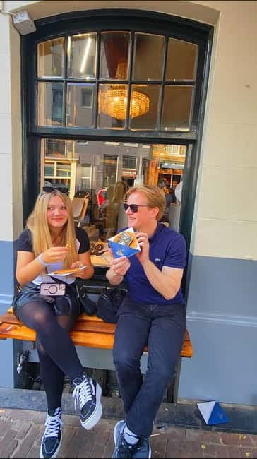 Skipping Lines & Sipping Beers: A History Tour of Amsterdam - Skipping the line at Fabel Friet for Dutch Golden Fries