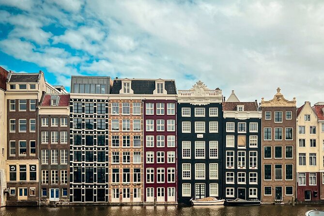 Small Group Walking Tour - Hello Amsterdam - Stop 1: Dam Square and Damstraat, the Story Starts at the Center