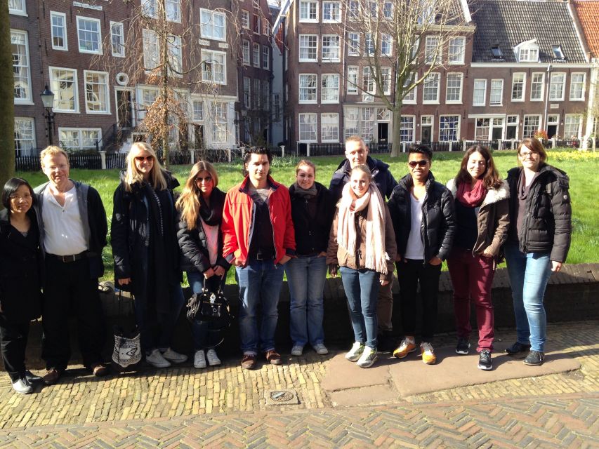 Sprechen Sie Gras? German Tour of Amsterdam's Coffeeshops - Dam Square to the Royal Palace: city context in 20 minutes of walking