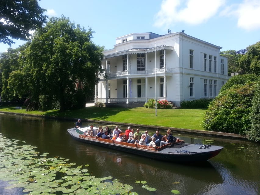 The Hague: City Canal Cruise - Where the cruise starts: Bierkade 19 and getting settled