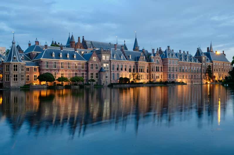 The Hague: City Walking Tour - Why The Hague Feels Different: Government, Court, and Court-Pond Views