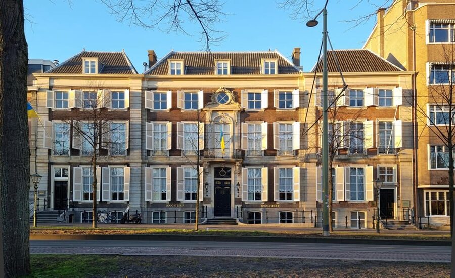 The Hague: City Walking Tour - Old Streets and Orange-Family Stories You Can Actually Use