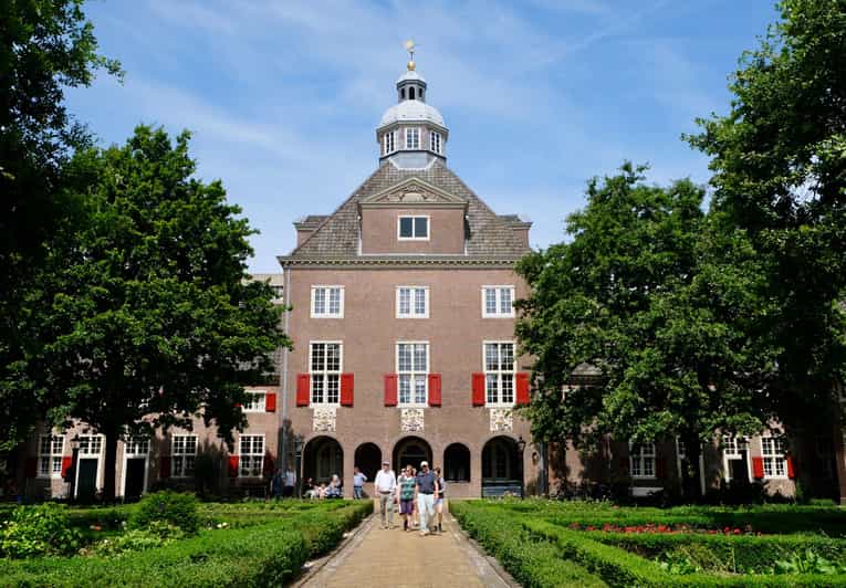The Hague: Courtyard Walking Tour - Courtyards behind walls, a side of The Hague you can miss