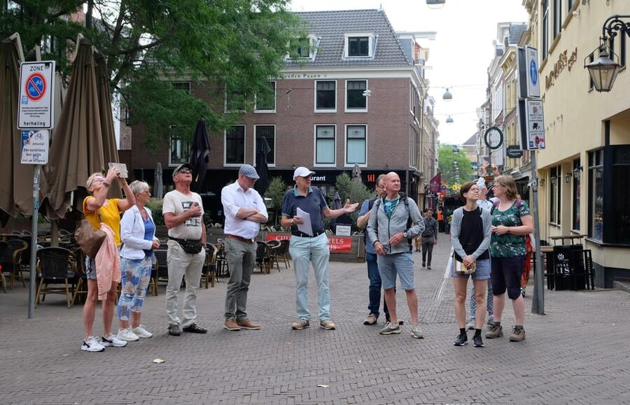 The Hague: Courtyard Walking Tour - Courtyard houses and the 16th-century living model