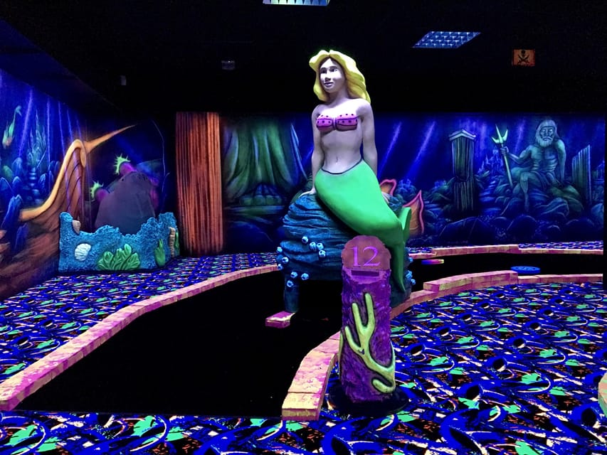 The Hague: Glowgolf Glow in the Dark Indoor Minigolf - Small drawbacks to keep in mind before you commit