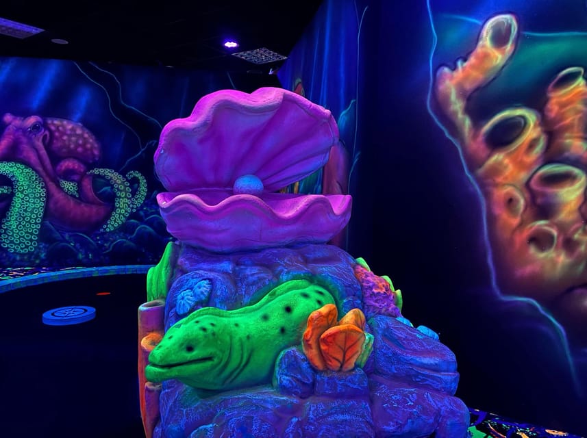The Hague: Glowgolf Glow in the Dark Indoor Minigolf - The setting at Palace Promenade: easy parking, easy pairing with a day out