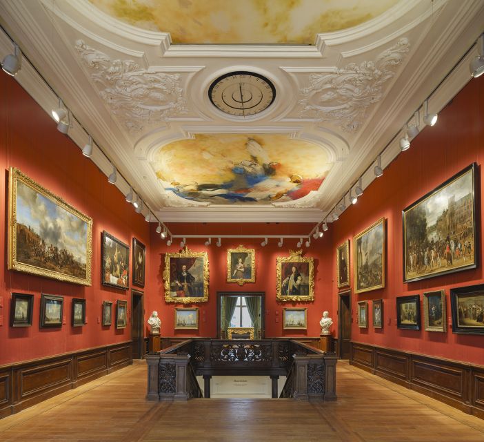 The Hague: Mauritshuis Entrance Ticket - The palace setting: views of the pond and why the building helps the art