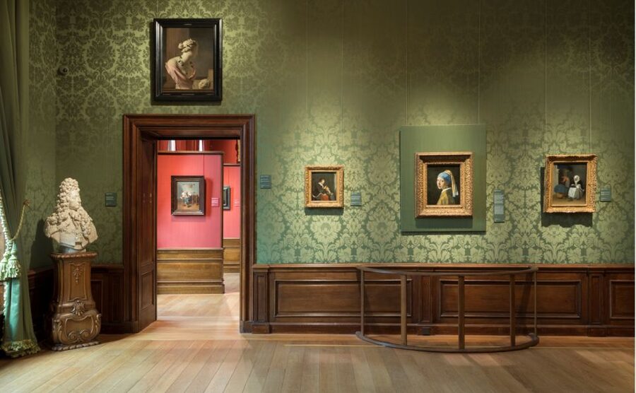 The Hague: Mauritshuis Entrance Ticket - Rules to know before you go: headphones, no flash, no selfie sticks, and bag limits