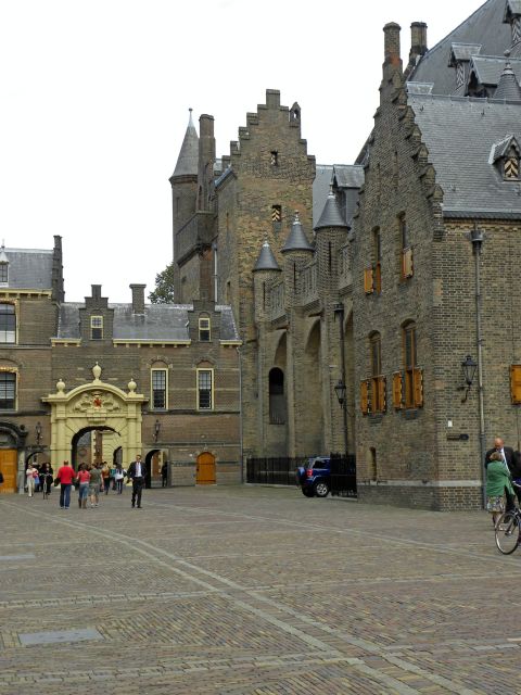 The Hague: Old City Private Walking Tour - Meeting point near Central Station: start easy, stay on time