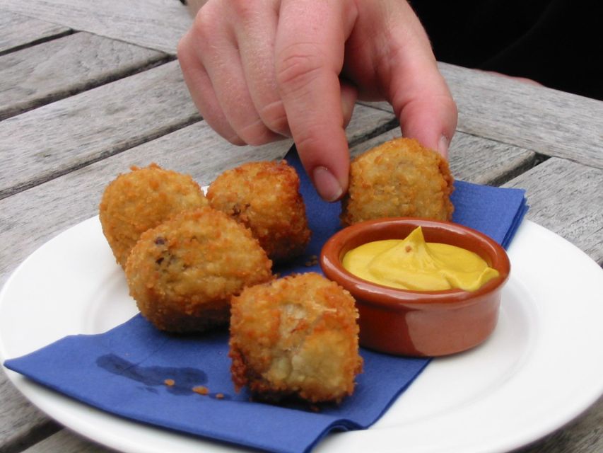 Utrecht - Food Tour: Try out 6 dutch bites - A 90-minute Utrecht snack map with Lucas and his big orange umbrella