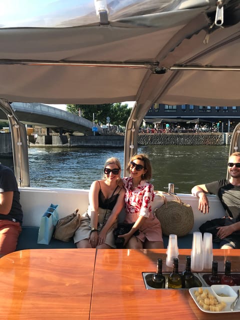 Visit Amsterdam by Boat with a French Guide (french) - The Apéro on Board: Drinks, Dutch Cheese, and a Real Social Break