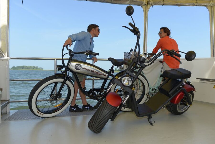 Volendam: E-Fatbike Rental - What the ride is really like: dikes, the Gouwzee, and below-sea-level living
