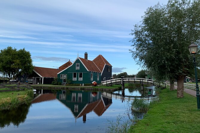 Zaanse Schans and Giethoorn Small-Group Tour with Hotel Pick-Up - Giethoorn: the Green Little Venice feeling, with a real boat hour