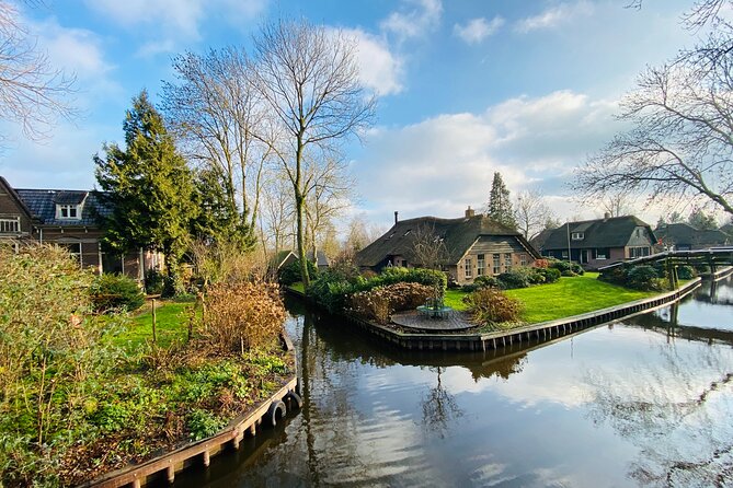 Zaanse Schans and Giethoorn Small-Group Tour with Hotel Pick-Up - Which guide style fits this tour best