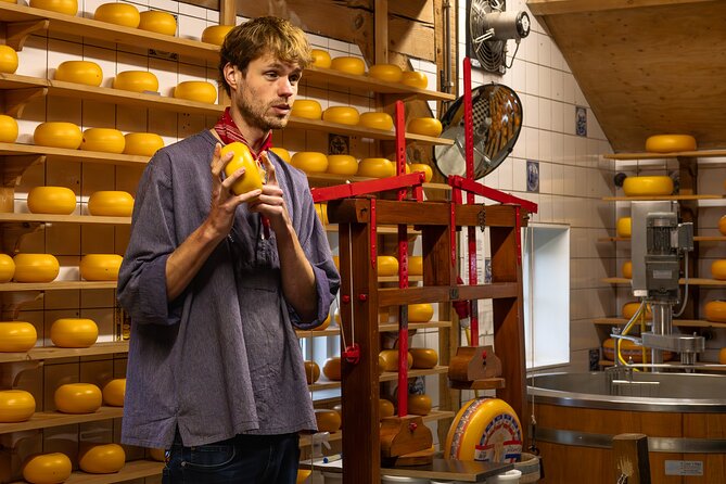 Zaanse Schans Windmills, Cheese and Volendam Tour from Amsterdam - Cheese Farm and Tasting: The Portion That Gives You Something to Take Home