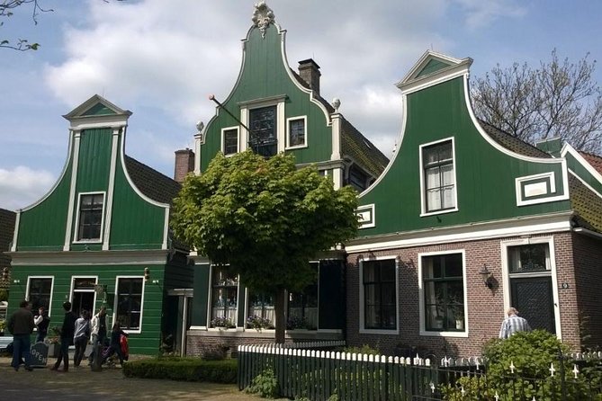 Zaanse Schans Windmills, Clogs and Dutch Cheese Small-Group Tour from Amsterdam - Stop 2: Kooijman souvenirs and clogs, from museum display to live demo