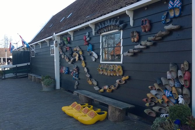 Zaanse Schans Windmills, Clogs and Dutch Cheese Small-Group Tour from Amsterdam - Stop 4: Catharina Hoeve cheese farm, presentation plus tasting time